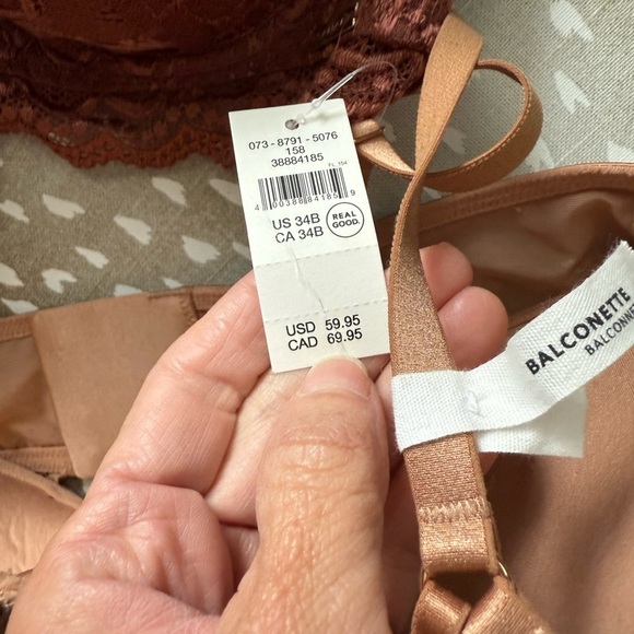 Elegant Black and Brown Lace Bras with Underwire Support - Picture 5 of 7